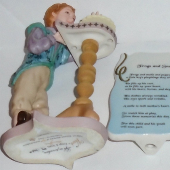 Figurine "Frogs & Snails" by Vivi - #702 of 1650 - Two Pieces - Boy and Plaque - Picture 4 of 7